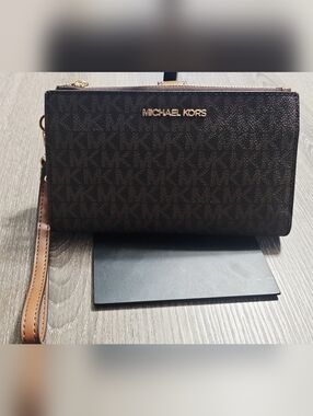 Auth. NWT Michael Kors Brown/Acorn Jet Set Travel Lg Smartphone Wristlet Wallet